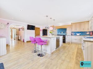 Kitchen/Breakfast Room- click for photo gallery